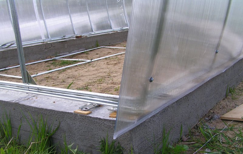 Теплицы для дачи и огорода: конструкции, материалы