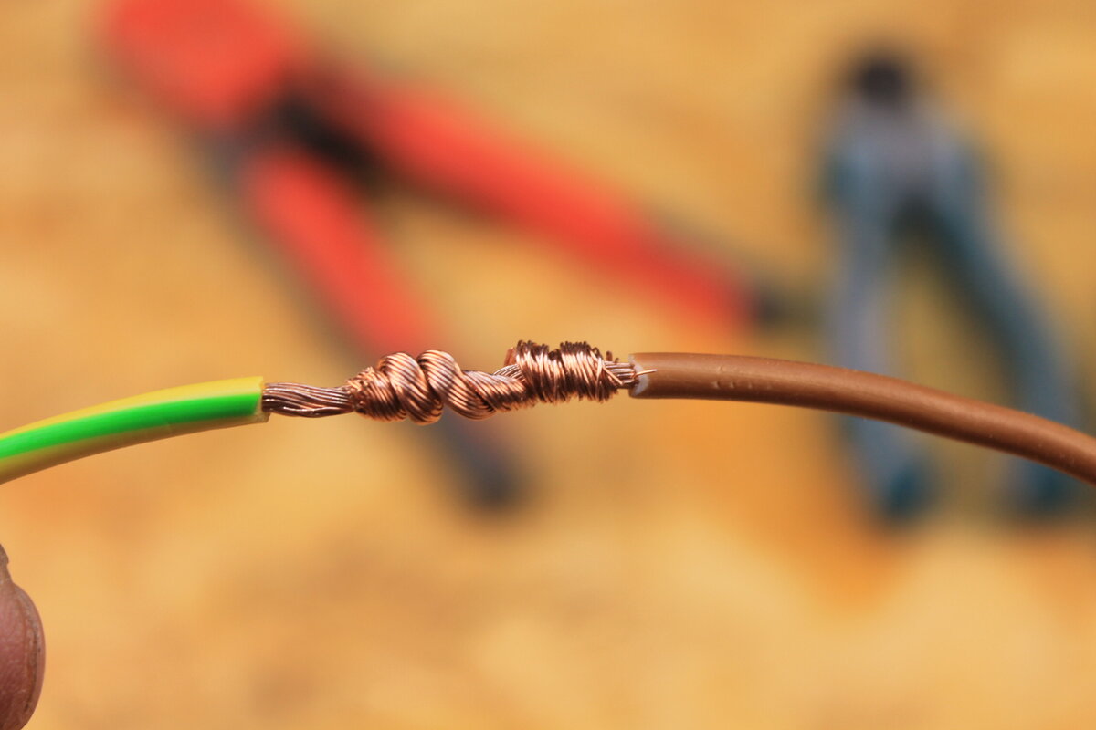 Контактное соединение проводов. Скрутка проводов вл 10 кв. Соединение проводов 25мм. Скрутка ТПЖ. Соединение проводов скруткой.