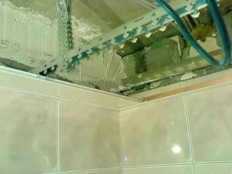 Реечный потолок в ванной комнате: делаем монтаж своими руками с фото инструкцией