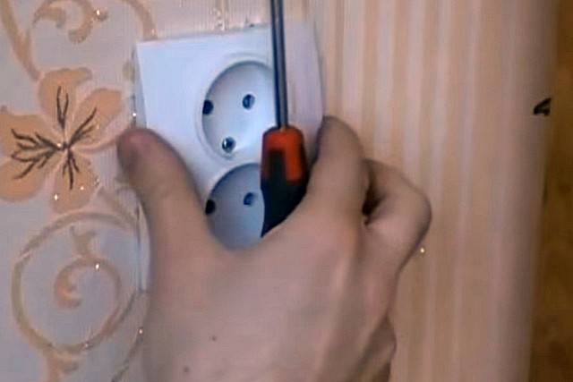 Как починить розетку: чиним розетку в стене, видео с советами электрика