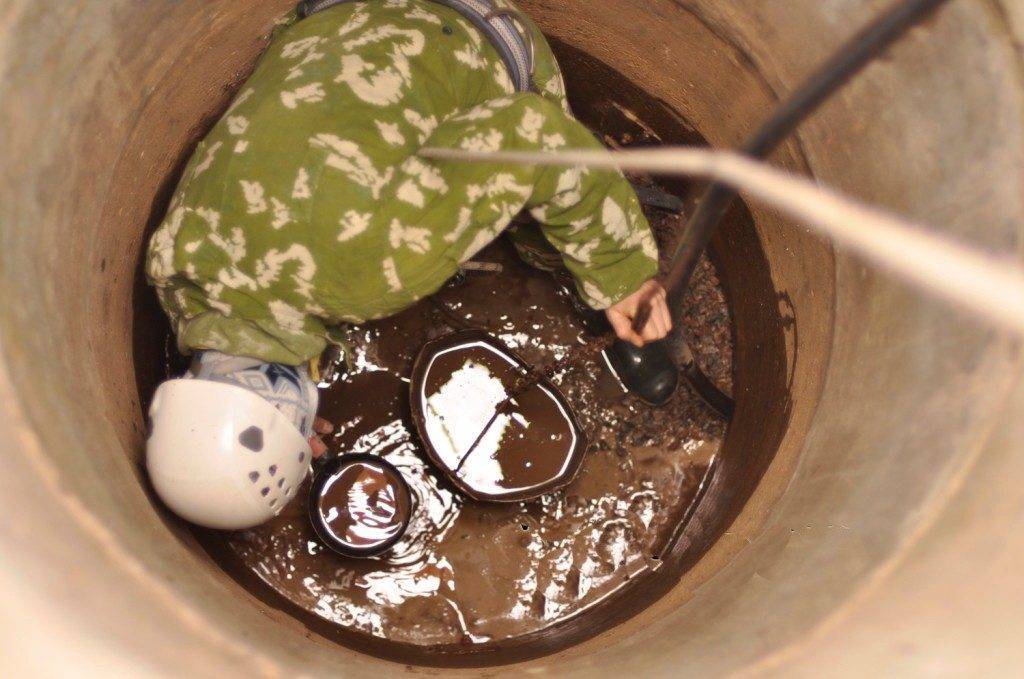 5 распространенных способов очистки выгребной ямы от ила