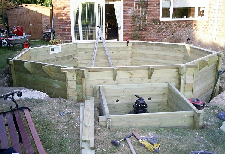 Самостоятельное строительство бассейна с деревянным каркасом