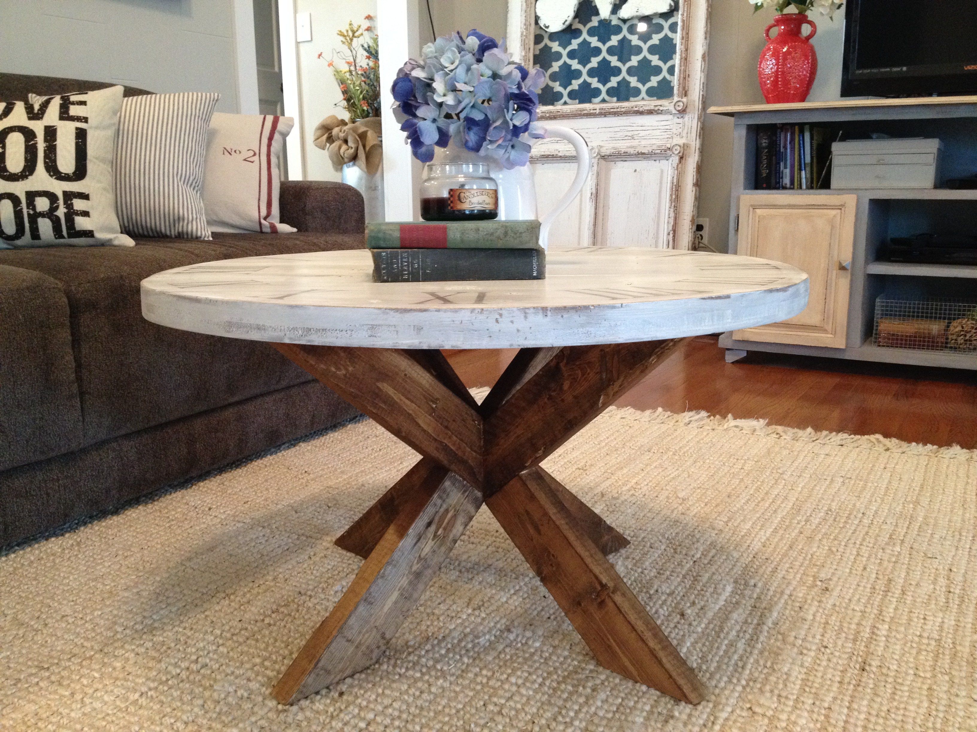 Деревянное подстолье для журнального столика. Необычные деревянные столы. Круглый столик из дерева. Круглый деревянный стол. Кофейный столик из дерева.