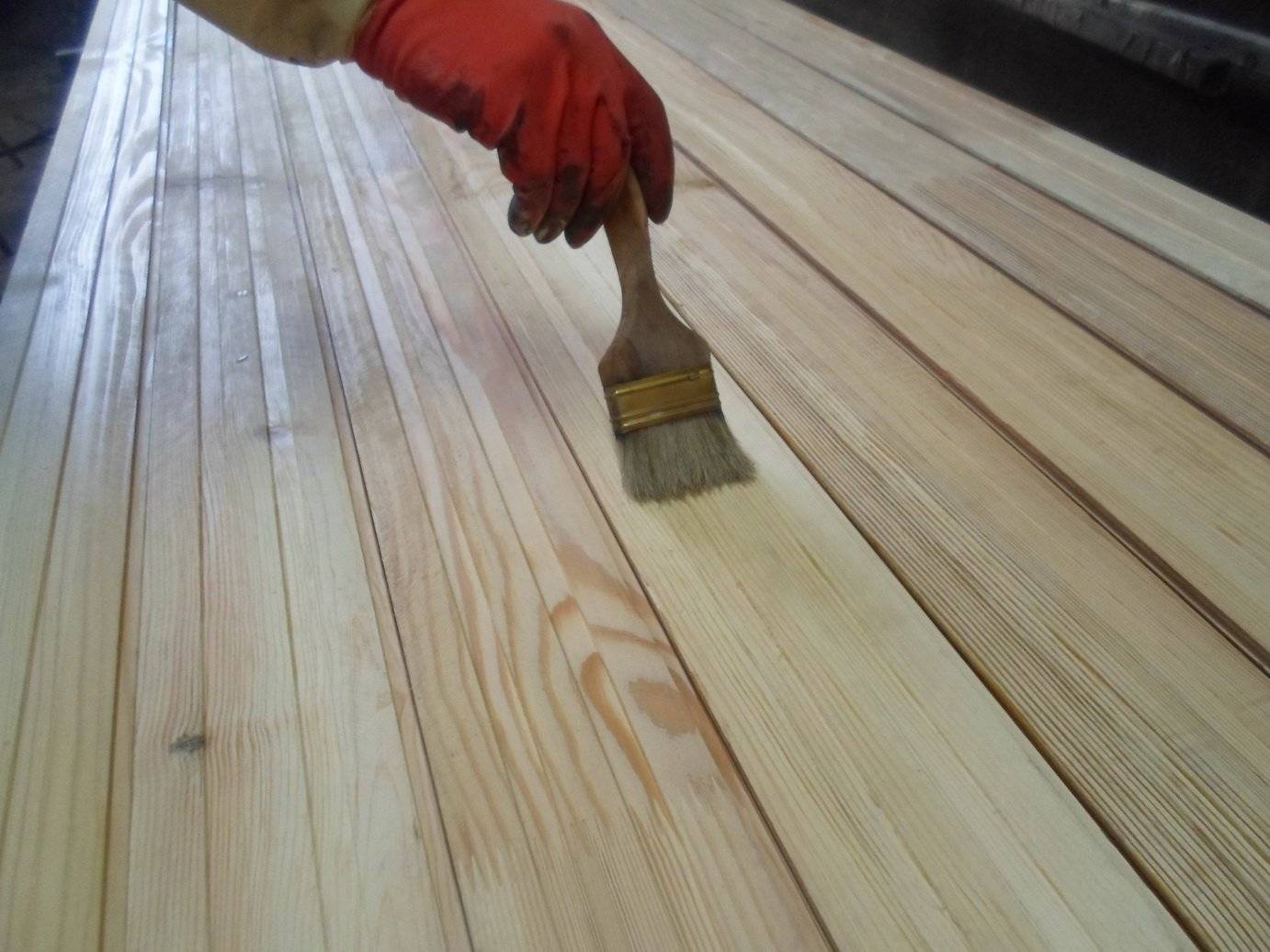Чем лучше покрасить деревянный пол своими руками