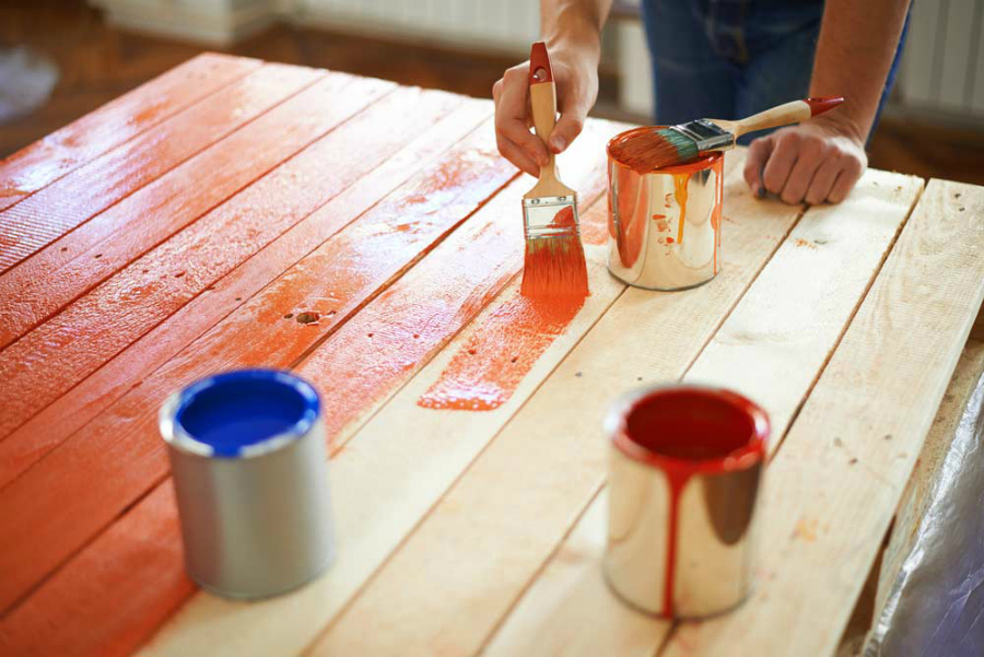 Какой краской лучше покрасить деревянный дом