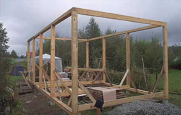 Самостоятельная постройка гаража из дерева