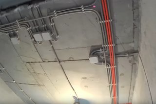 Как правильно проложить электрику по потолку
