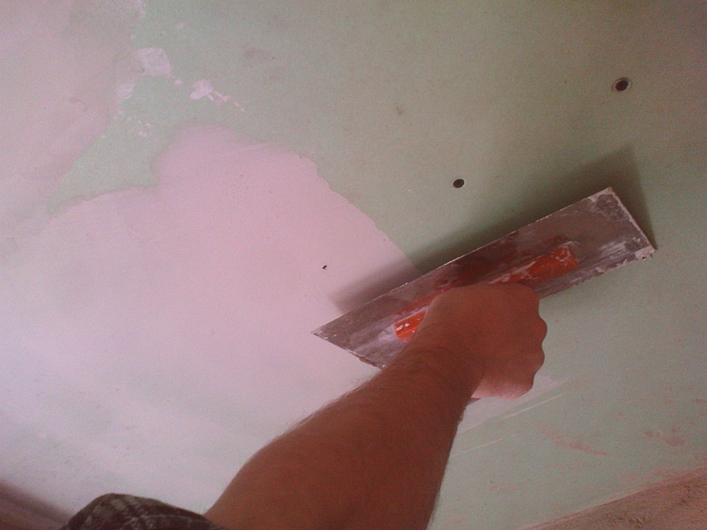 Шпаклевка потолка из гипсокартона под покраску своими руками
