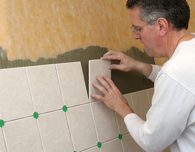 Укладка керамической плитки своими руками: процесс укладки и видео технологии укладки
