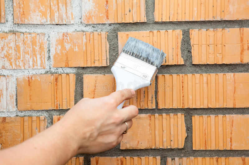 Как правильно покрасить дом кирпичный снаружи