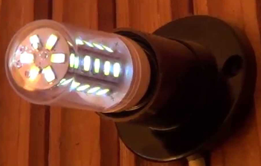 Почему светодиодная лампа светится при выключенном выключателе