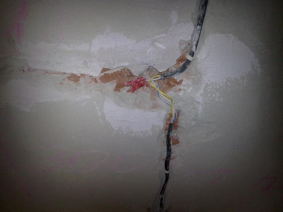Как определить обрыв электропроводки в стене под штукатуркой