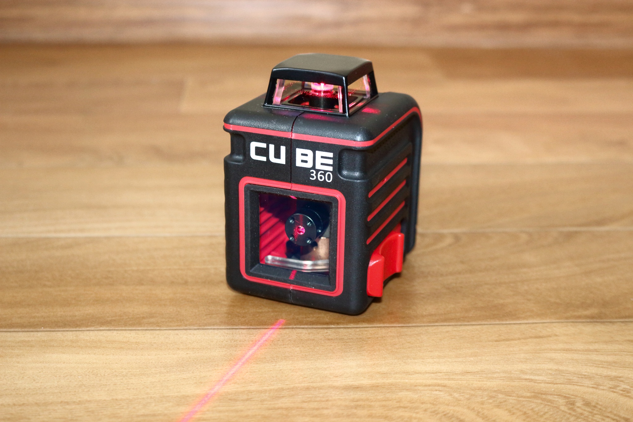 Уровень 360 игра. Лазерный уровень самовыравнивающийся 360 градусов. Laser Level Cube 360. Лазерный уровень Вертикаль 360. Ada уровень строительный лазерный.