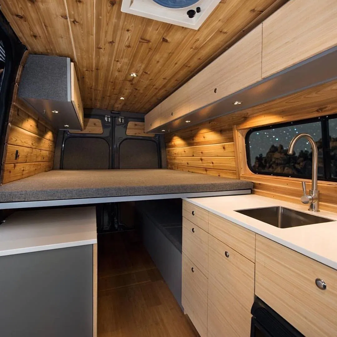 Недорогой кемпер. Автодом Camper van. Кемпер автодом RV. Sprinter RV Camper. Camper van Interior 2020.