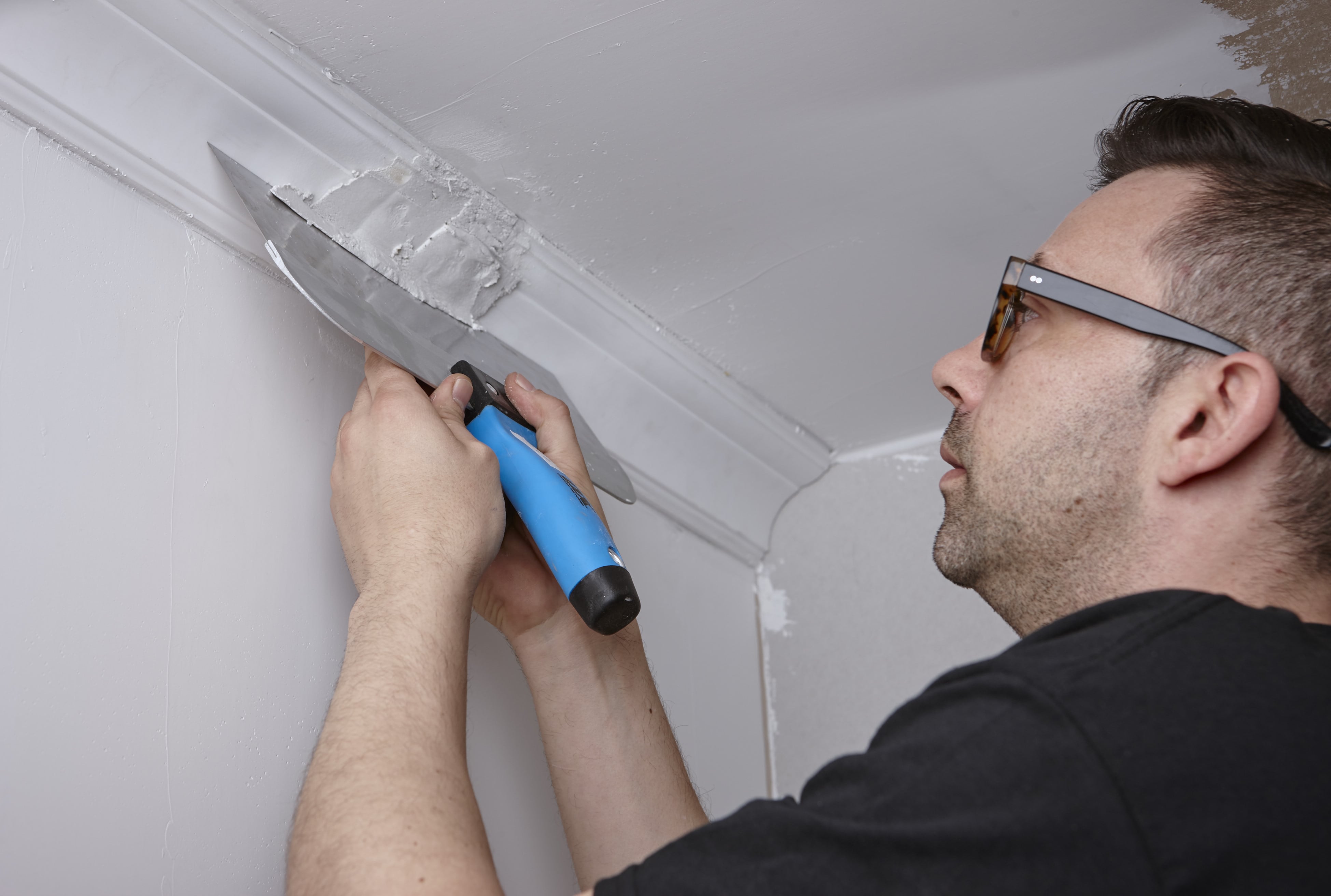 Как шпаклевать потолок под покраску: учимся, как правильно шпаклевать потолок под покраску