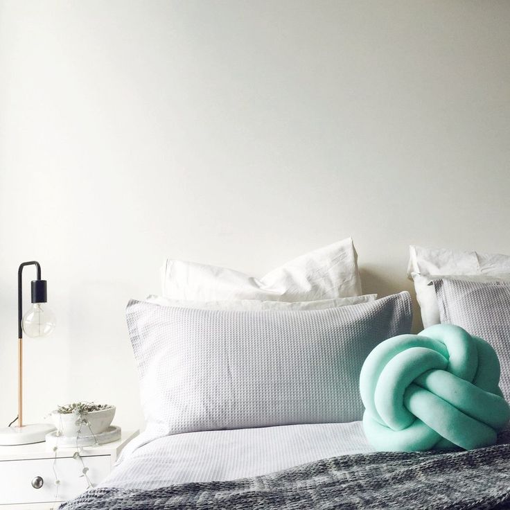 Стильная подушка-узел своими руками — сделайте свою квартиру более современной