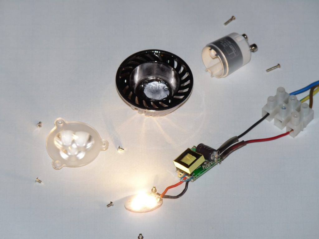 Причины моргания светодиодных прожекторов во включенном состоянии