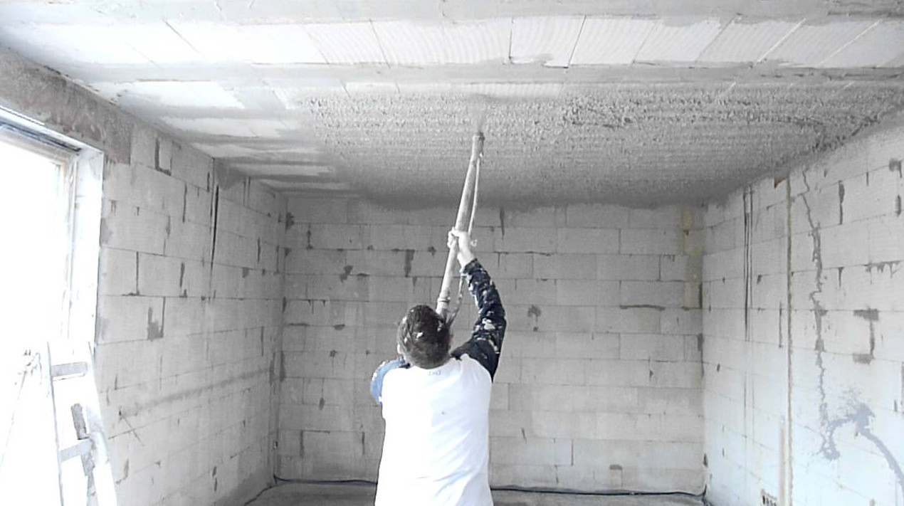 Как заштукатурить потолок собственноручно