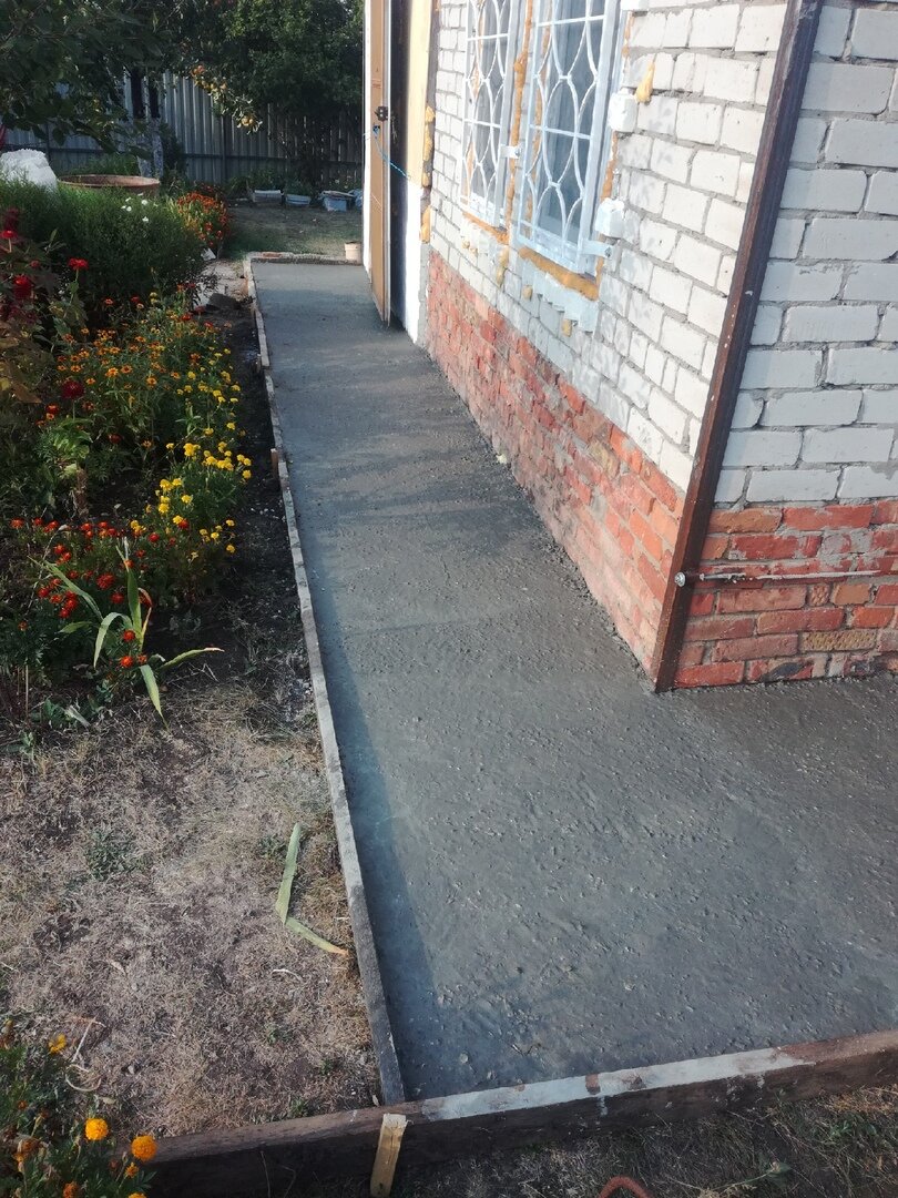 Варианты покрытия бетонной отмостки возле дома