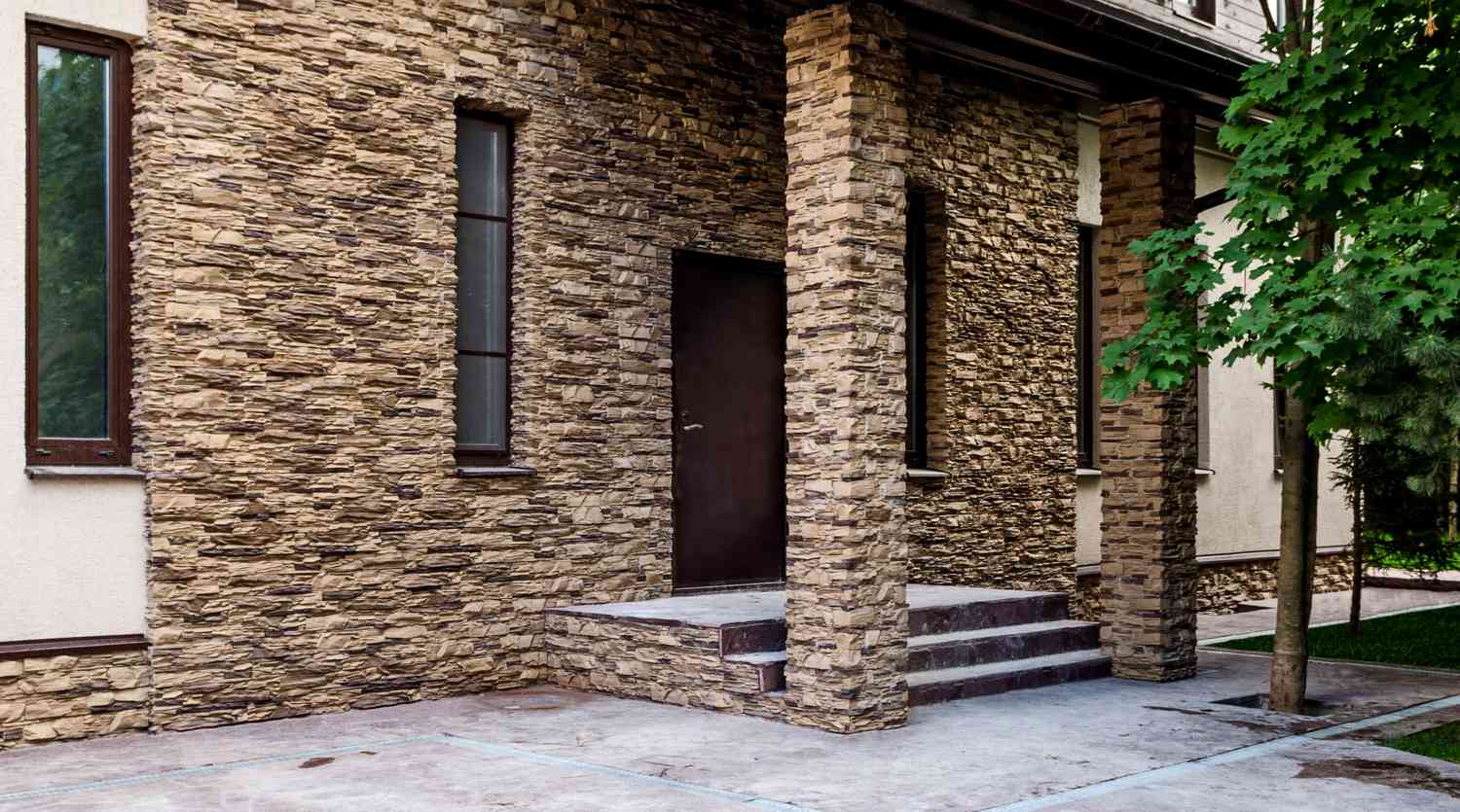 Преимущества применения искусственного камня на фасад