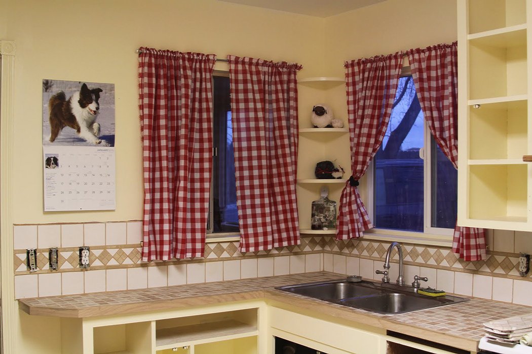 Кухонные шторы. От классики до современности (50 фото идей)