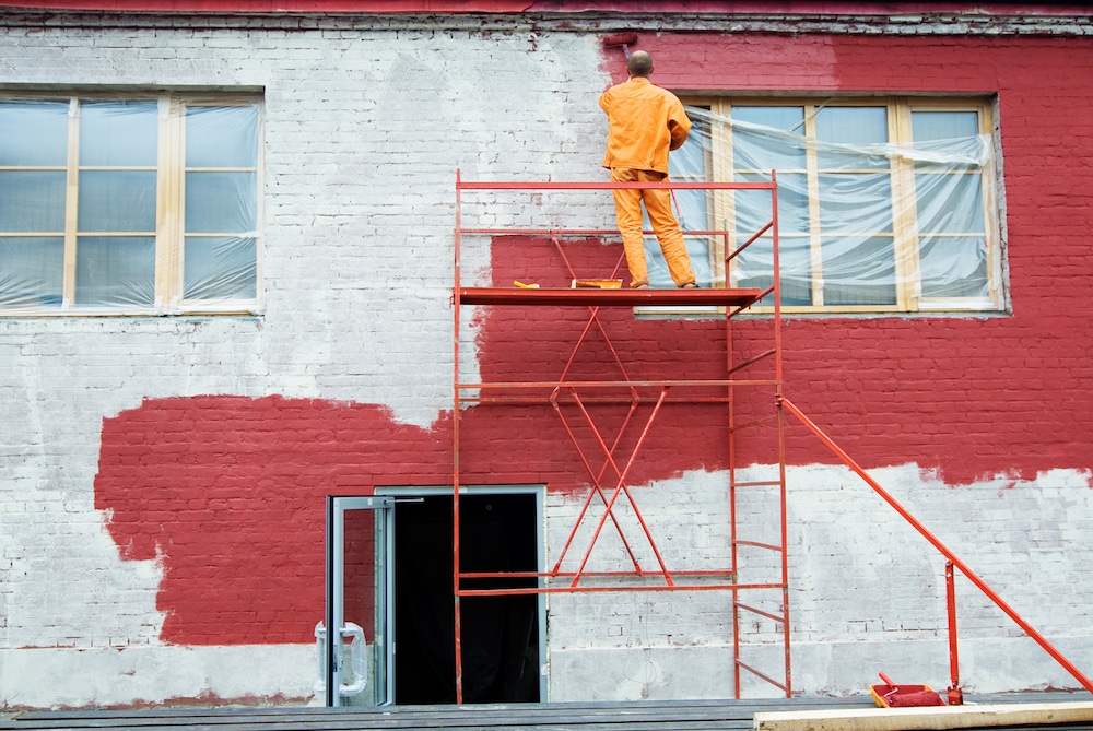 Покраска фасада дома: выбираем тип краски для фасада своего дома, варианты покраски
