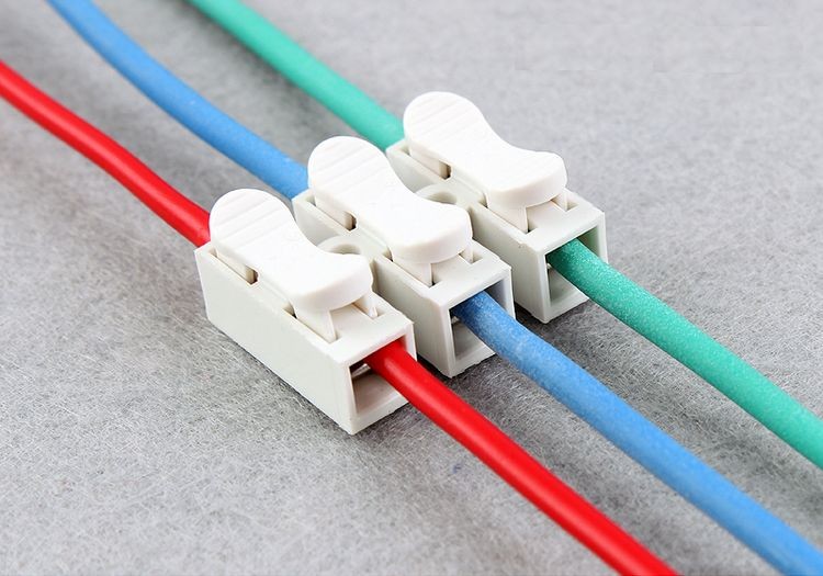 Как соединять провода с помощью клемнников: самозажимные и винтовые клеммы