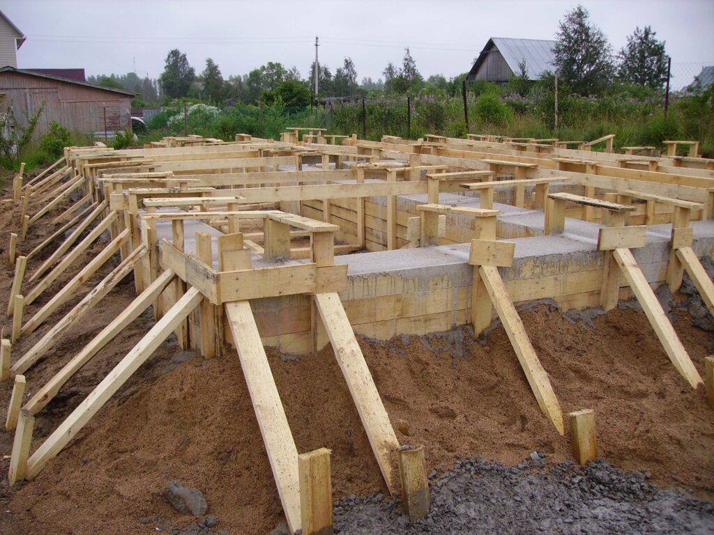 Как построить каркасный дом на свайном фундаменте