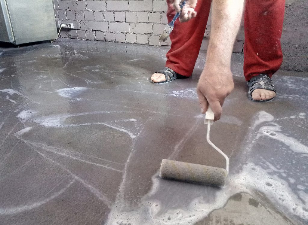 Правильная покраска бетонного пола собственноручно