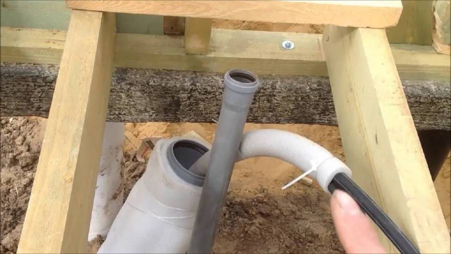 Как утеплить канализационные трубы в частном доме своими руками