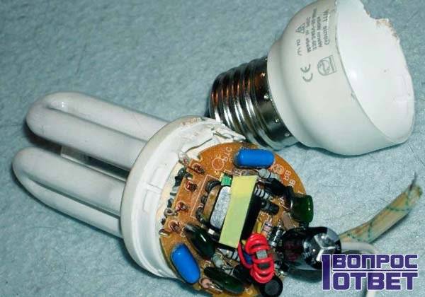 Причины моргания энергосберегающих лампочек в выключенном состоянии