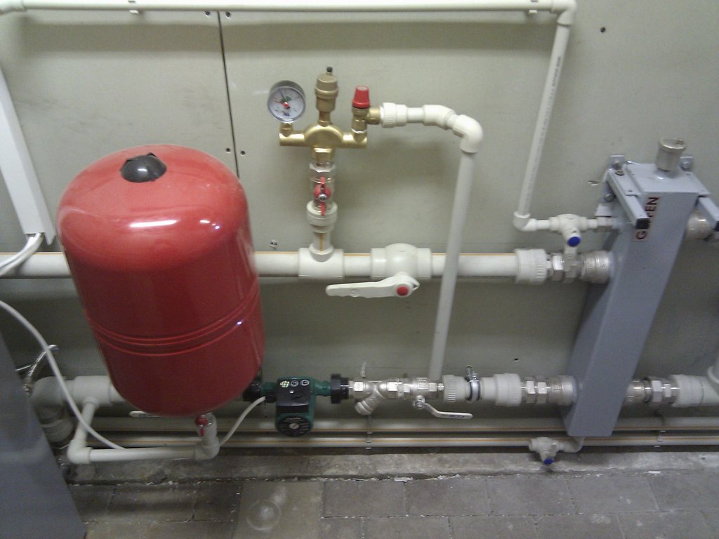 Предохранительный клапан теплового сброса в системе отопления