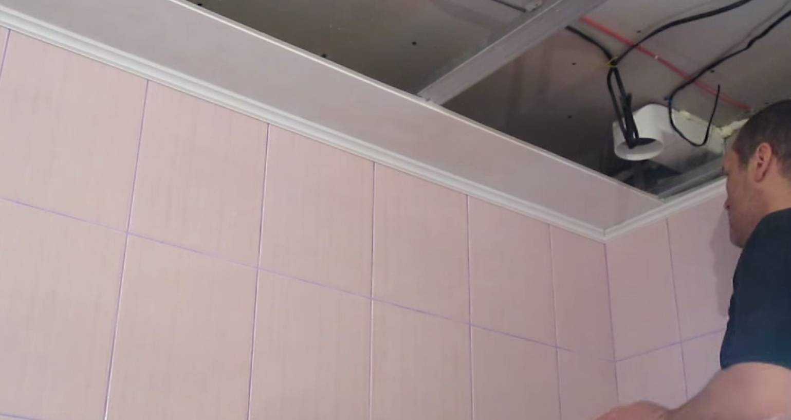 Пластиковые панели для обшивки потолка своими руками