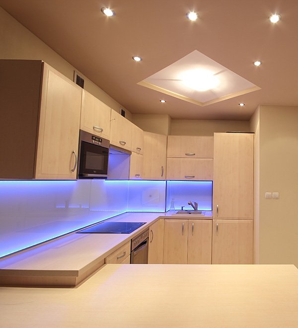 Светильники для натяжных потолков фото для кухни