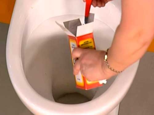 Как прочистить засор в канализационной трубе своими руками