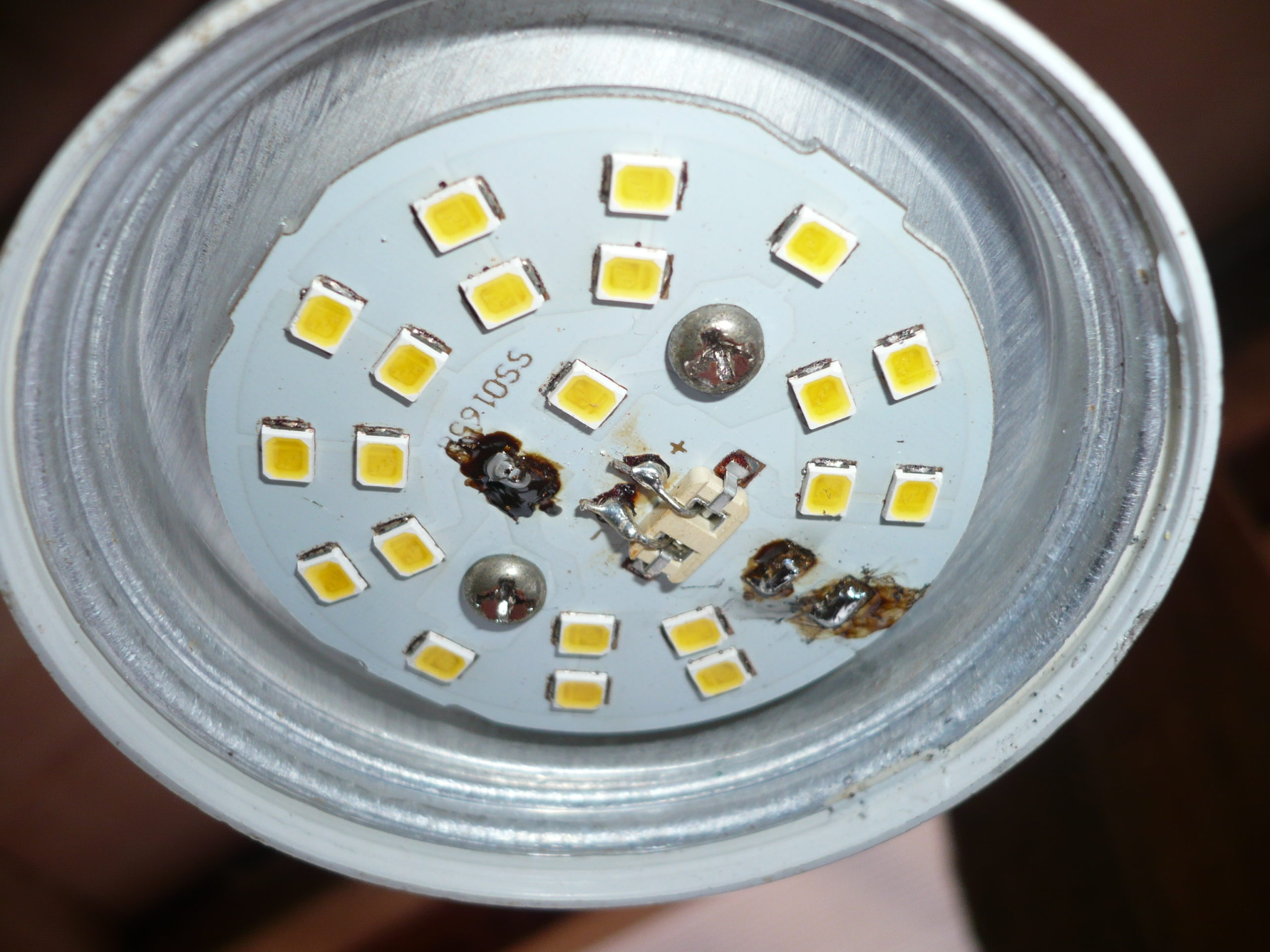 Как самостоятельно разобрать и отремонтировать светодиодную лампу на 220В