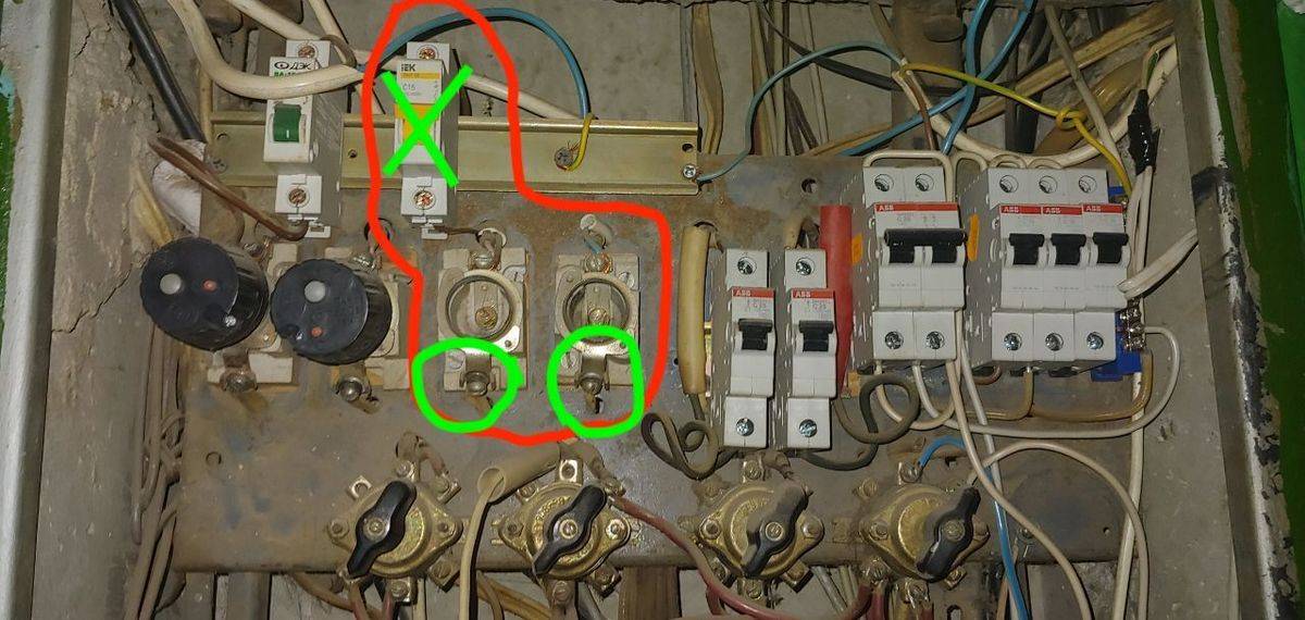 Как устроена электрическая пробка старого образца и где она применяется
