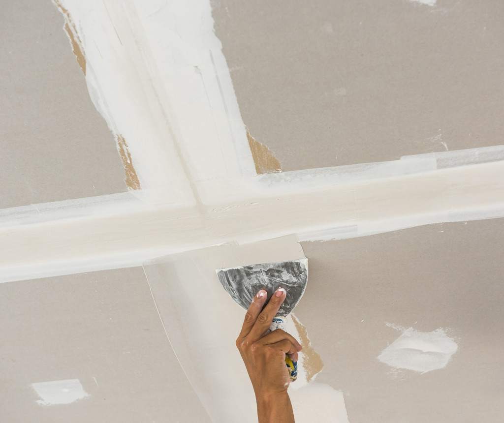 Как заделать швы между панелями на потолке: выбираем чем заделать швы между панелями, процесс работ