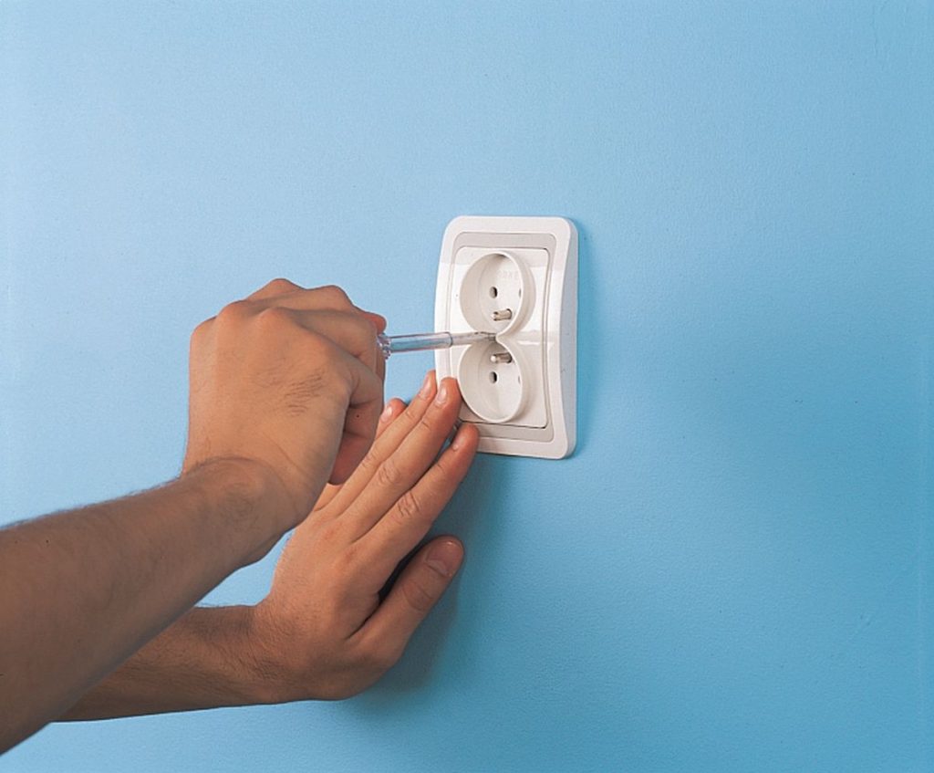 Как правильно размещать электрические розетки и выключатели