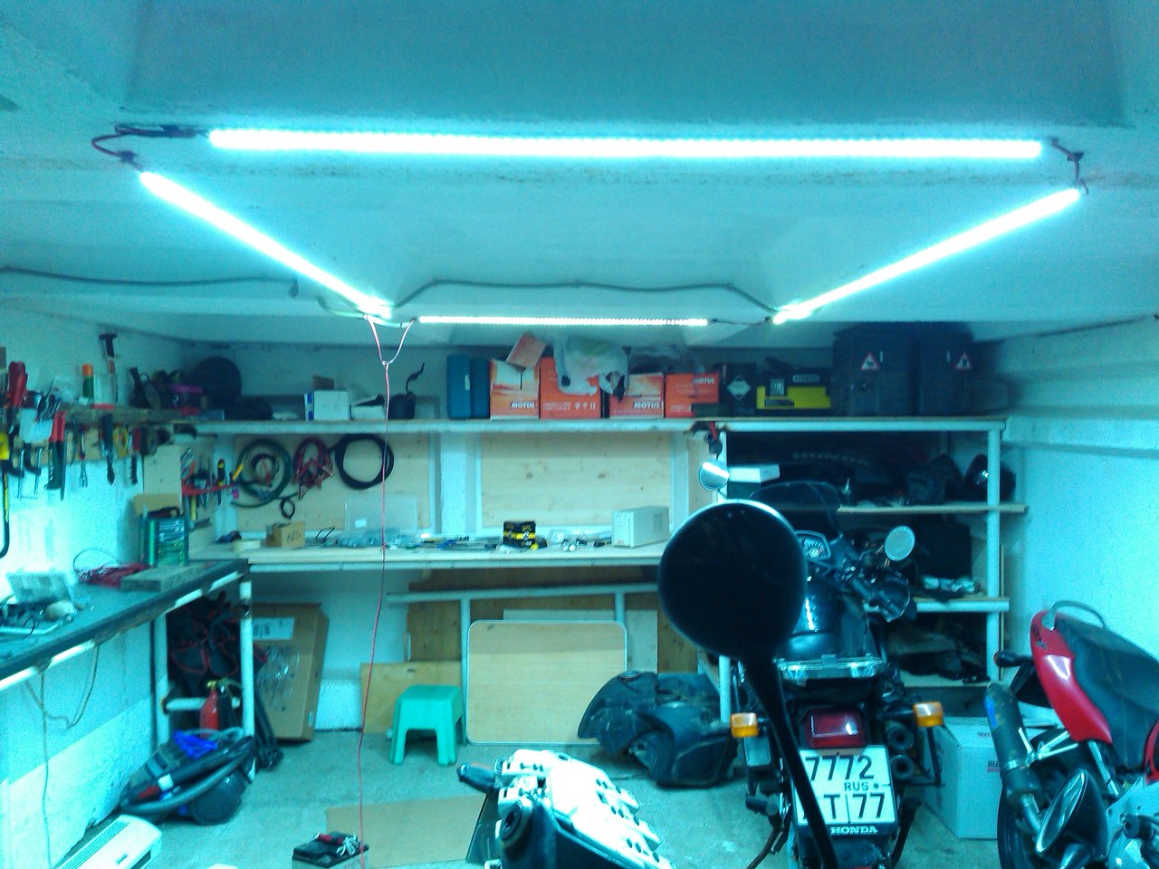 Как самостоятельно сделать свет в гараже
