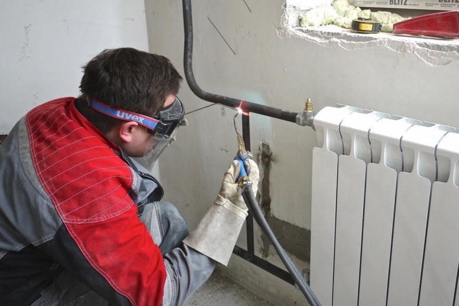 Диагностика и ремонт системы отопления: восстановление работы труб, радиаторов, циркуляционных насосов и котлов