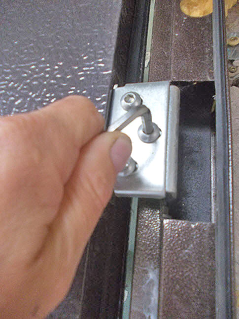 Как отрегулировать входную дверь: из металла, ПВХ