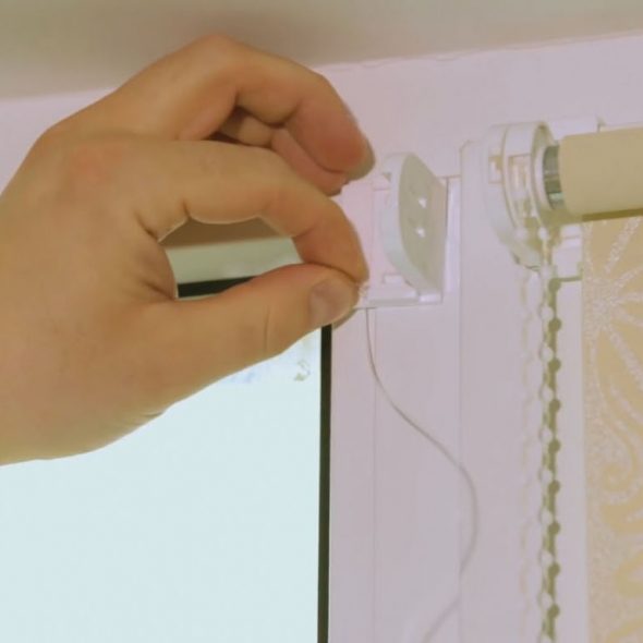 Рулонные шторы на пластиковые окна без сверления: пример установки рулонной шторы видео