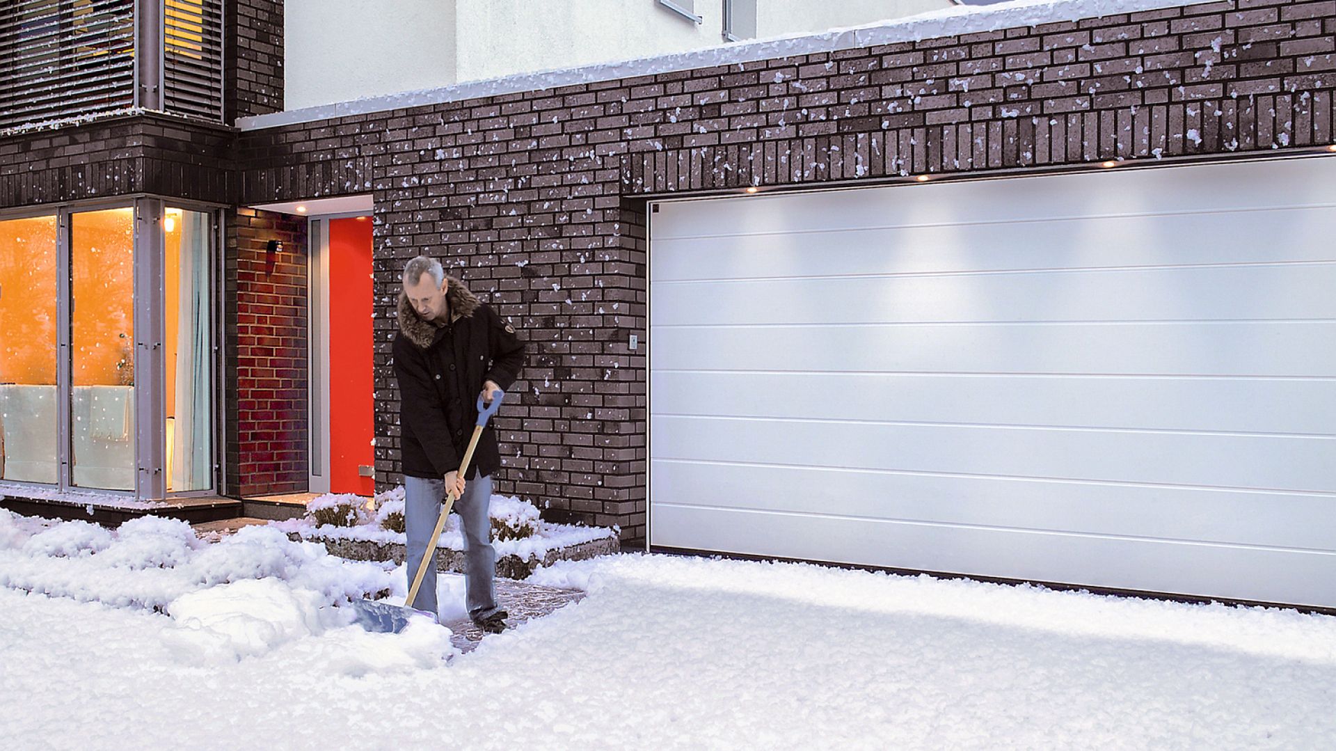 Готовим гараж к зиме: как ворота помогают сберечь тепло