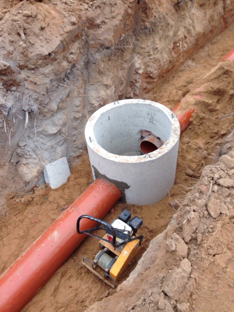 Монтаж канализационного колодца из бетонных колец своими руками