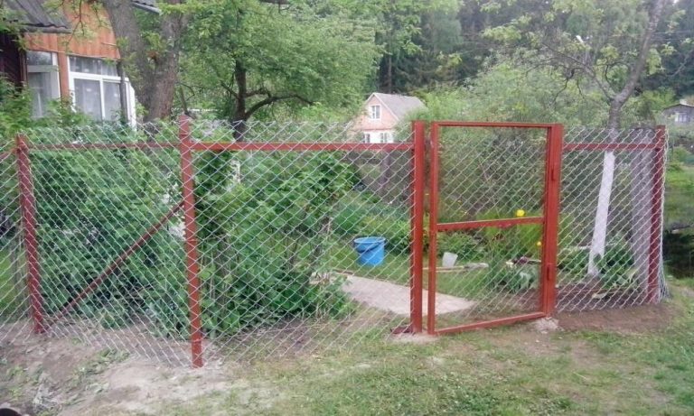 Самостоятельное строительство ворот из сетки рабицы