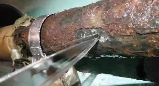 Как заделать свищ в трубе с водой под давлением