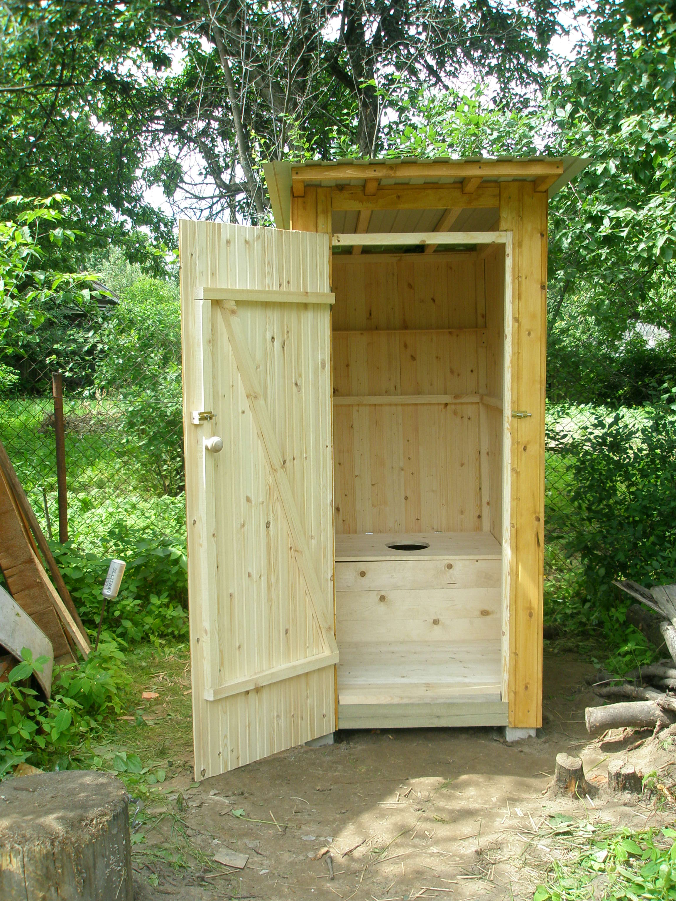 варианты постройки дачного туалета