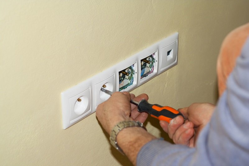 Как правильно размещать электрические розетки и выключатели