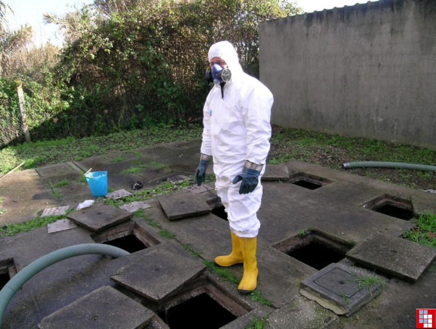 Особенности применения химических средств для очищения выгребной ямы в частном доме